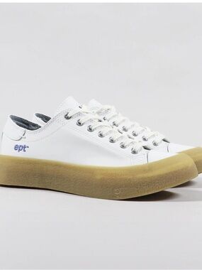 East Pacific Trade (EPT) Dive Layer sneakers in white with a gum sole. EU39